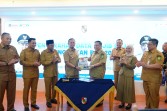 Pemprov Riau Serahkan Data 393 Ribu Pajak Kendaraan Kepada Pemko Pekanbaru