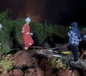 Hingga Dini Hari Bupati Siak Pimpin Pemadaman Karhutla, Menjaga Sumur Minyak BSP
