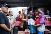 Wako Pekanbaru Berikan Bantuan Untuk Korban Kebakaran di Jalan Abadi