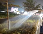 Banyak Yang Kering,DLHK Pekanbaru Rutin Siram Tananam di Median Jalan