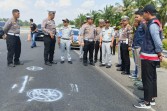 Toyota Hiace Hantam Truk Hino , 5 Korban Meninggal Dunia di Tol Permai