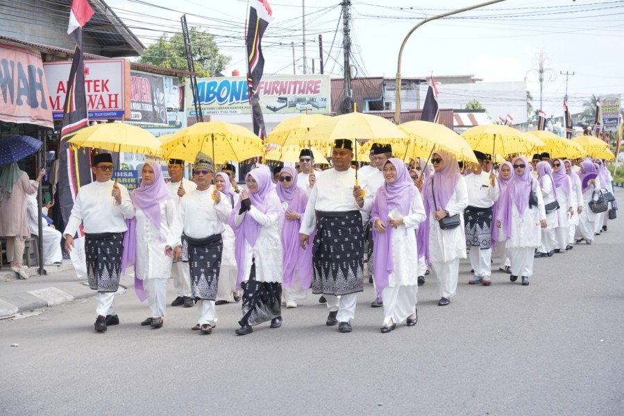 Bupati Siak Pimpin Langsung Kafilah Siak di Pawai Ta'aruf Musabaqah Tilawatil Qur'an (MTQ) ke- 44 Tingkat Provinsi Riau