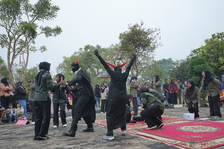 Karnaval Antar Perangkat Daerah, Dinas Kominfo Siak Bawa Pesan Keamanan Digital Lewat Teatrikal