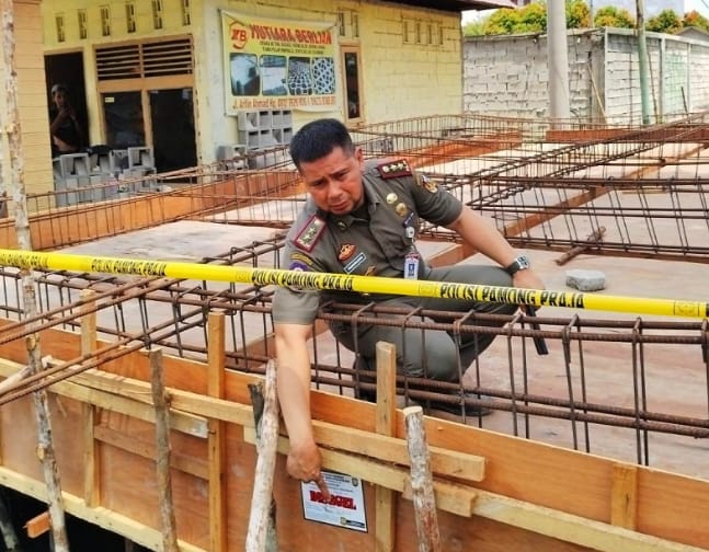 Satpol PP Pekanbaru Hentikan Pembangunan Jembatan di Atas Drainase Arifin Ahmad