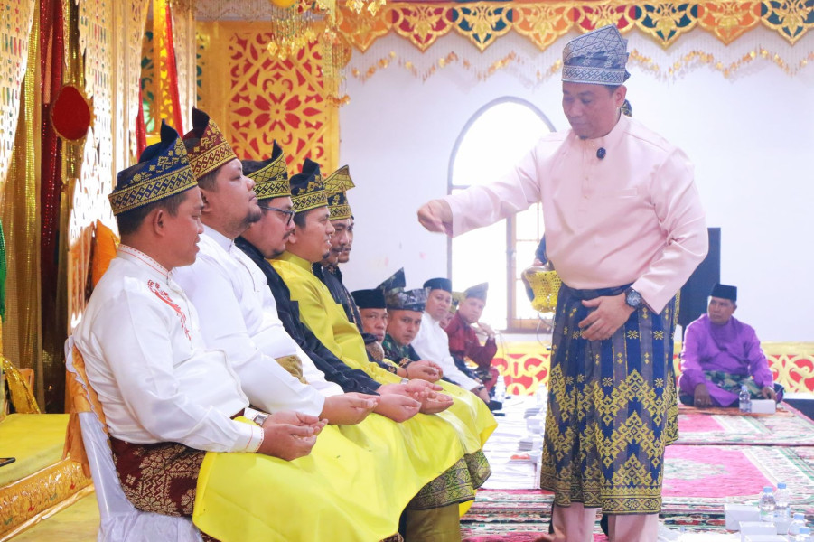 Wawako Hadiri Tradisi Tepuk Tepung Tawar untuk DPRD 2024-2029