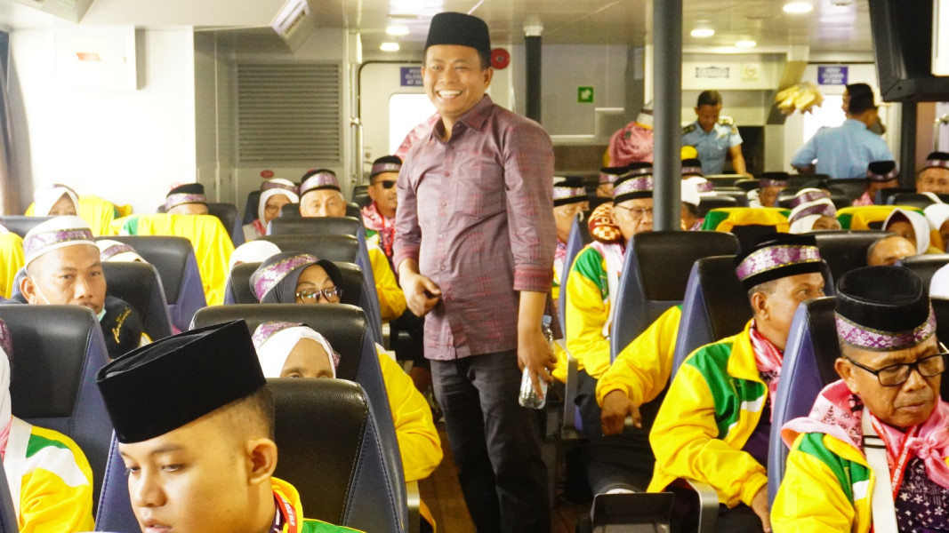 Wabup Rohil Turut Dampingi CJH Rohil Dalam Perjalanan Menuju Embarkasi Batam