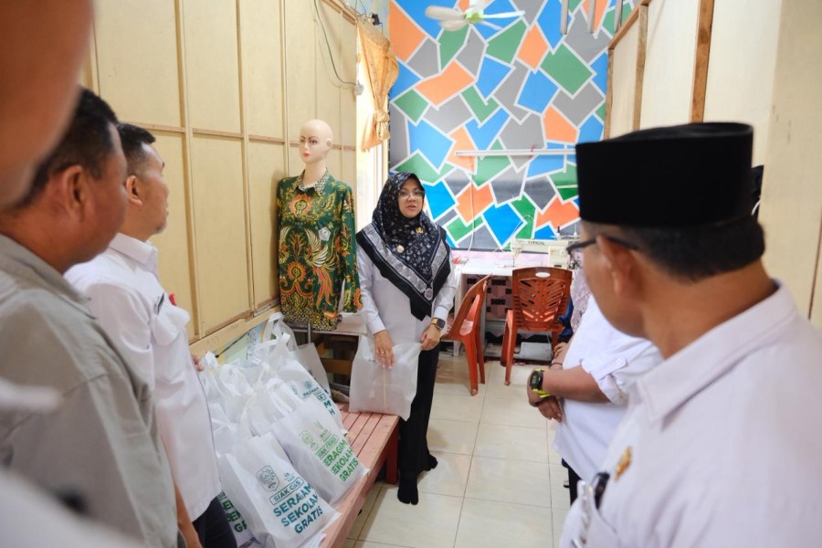 UMKM Penjahit Meraup Untung dari Program Baju Sekolah Gratis di Siak