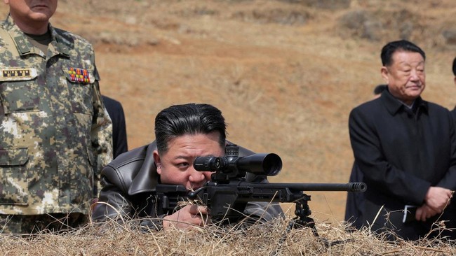 Kim Jong Un Hukum Berat Perempuan Korut yang Oplas Payudara