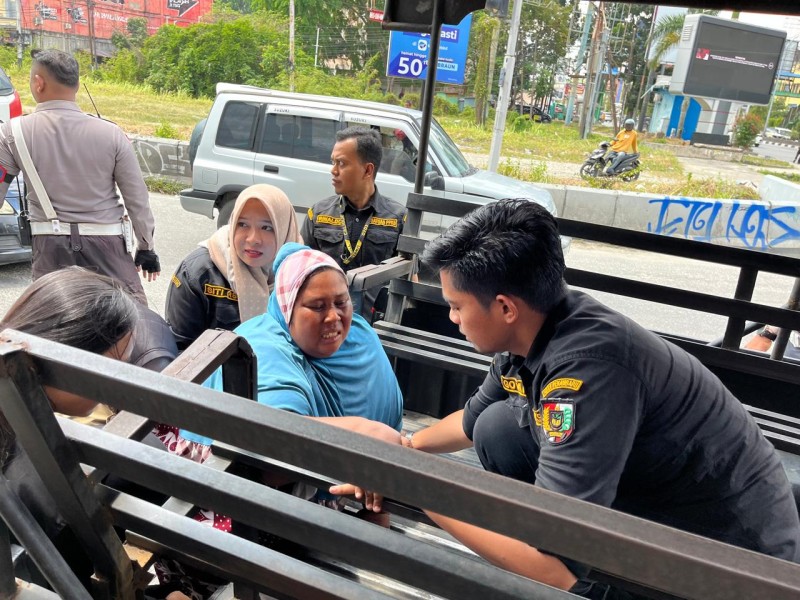 Petugas Gabungan Amankan Gepeng di Sekitar Simpang SKA Pekanbaru