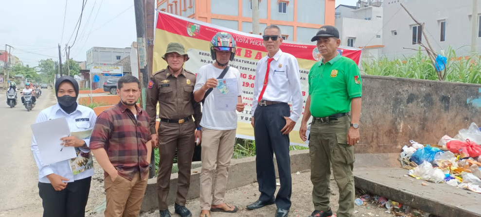 3 Warga Buang Sampah di TPS Liar, Tim Yustisi Jatuhi Denda