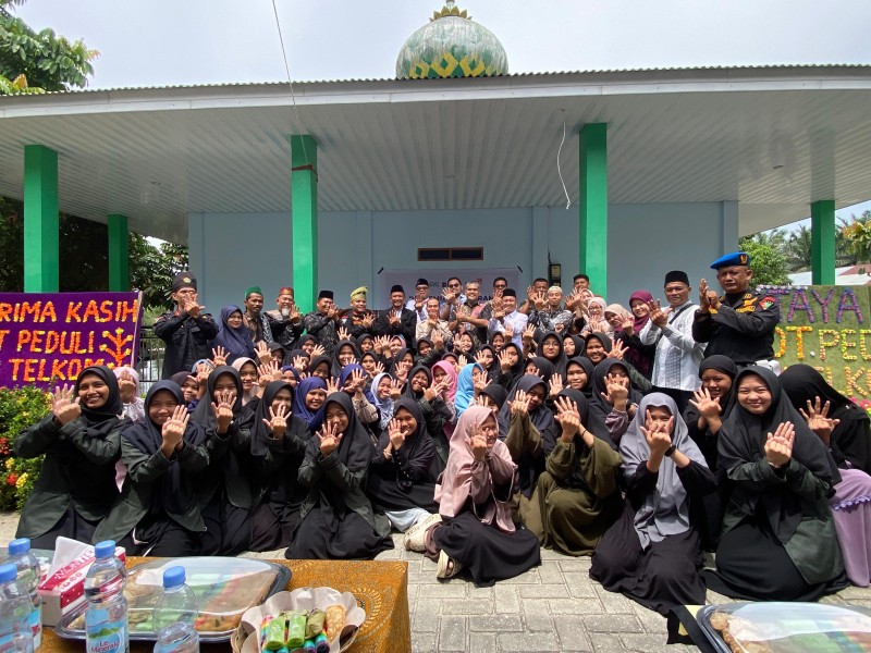 Pondok Pesantren Badrul Islam Terima Bantuan Infrastruktur dan Air Bersih Dari Telkom Riau