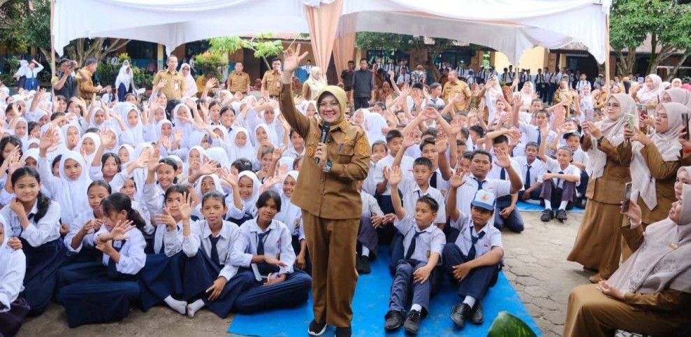 SMPN 2 Kandis Ubah Sampah Jadi BBM, Sekolah Adiwiyata Mandiri 2025 Dikunjungi Bupati Afni
