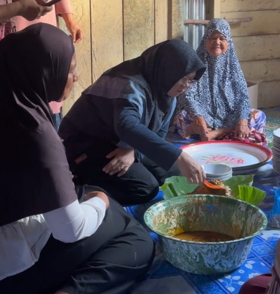 Akhir 2025, Bupati Afni Masuk Kampung Terpencil, Siap Bermalam di Tenda Bertikar Terpal