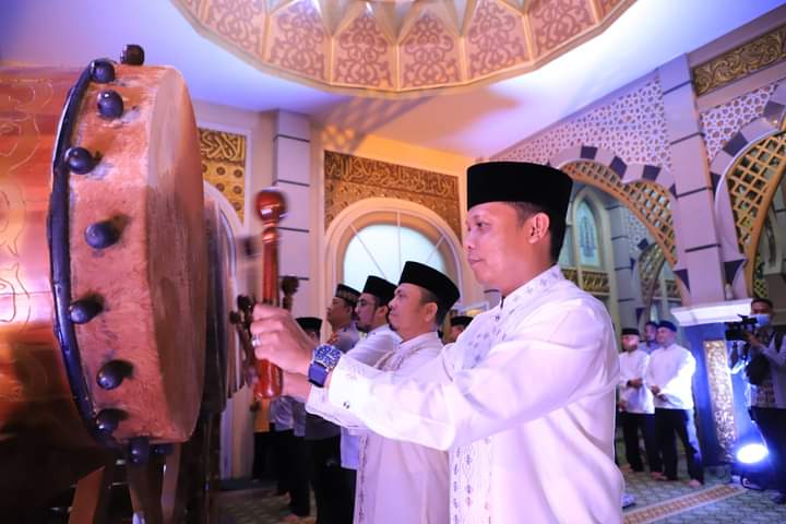 Pj Wali Kota Shalat Idul Adha 1443 H Bersama Masyarakat di Halaman MPP