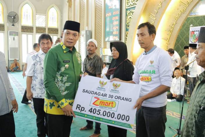 Pemko Pekanbaru Salurkan Zakat  Rp725 Juta Lebih