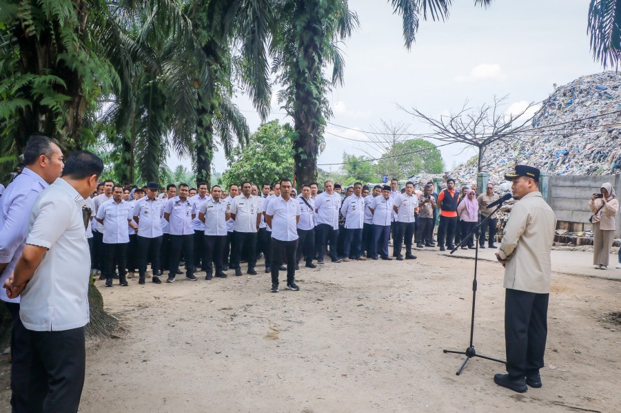 Tinjau Kondisi TPA Muara fajar, Walikota Ajak Camat dan Lurah