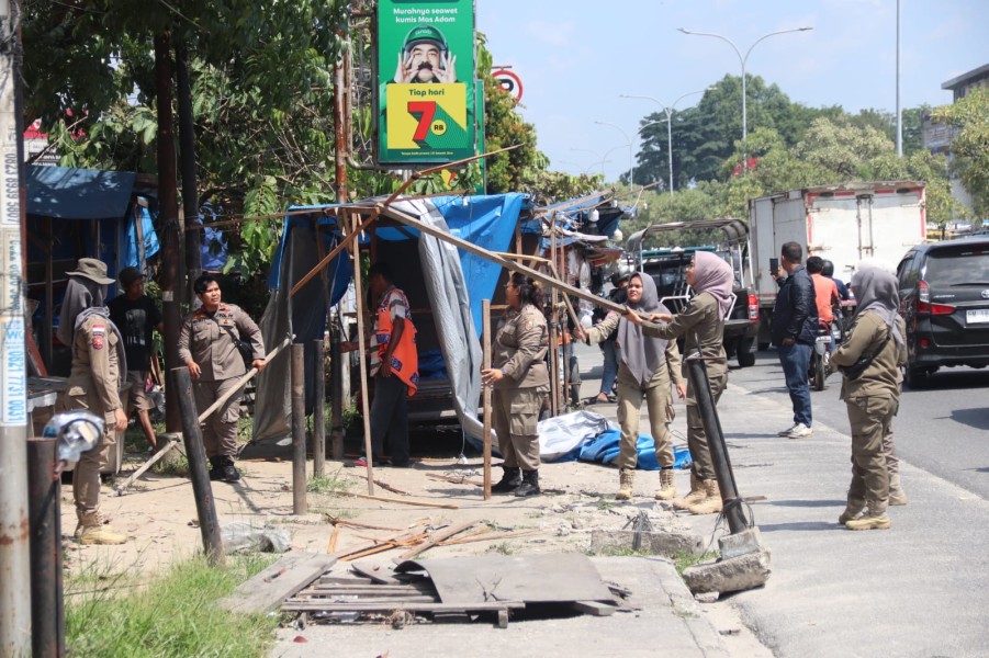 Ganggu Lalulintas, Satpol PP Pekanbaru Tertibkan PKL Soebrantas