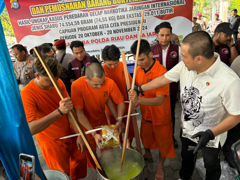 Polda Riau Berhasil Sita 79,65 Kg Sabu dan 30.040 Butir Ekstasi dalam Sebulan