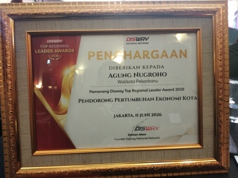 Walikota Pekanbaru Raih Penghargaan Top Regional Leader Awards 2026