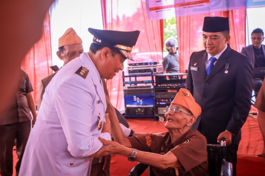 Puluhan Veteran Dapat Sagu Hati dari Pemko Pekanbaru Pada Momen Hari Pahlawan