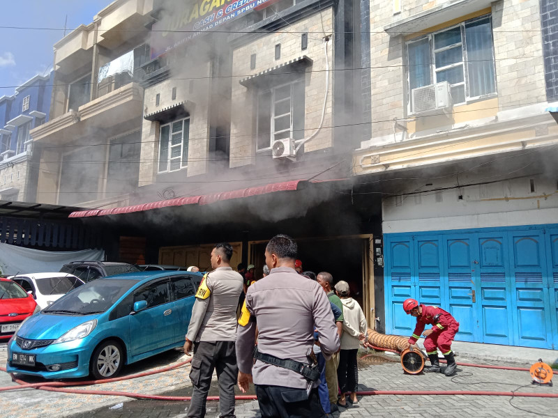 Ruko Di Jalan Arifin Ahmad Terbakar, Kerugian Ditaksir Milyaran Rupiah