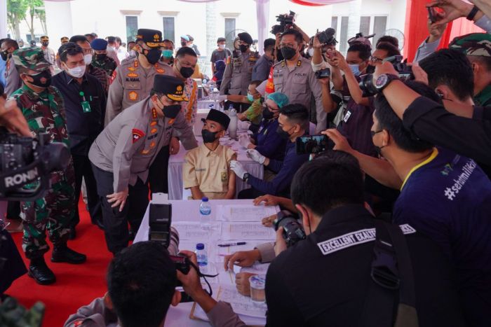 Kunker Ke Riau, Wakapolri Tinjau Pelaksanaan Vaksinasi Serentak