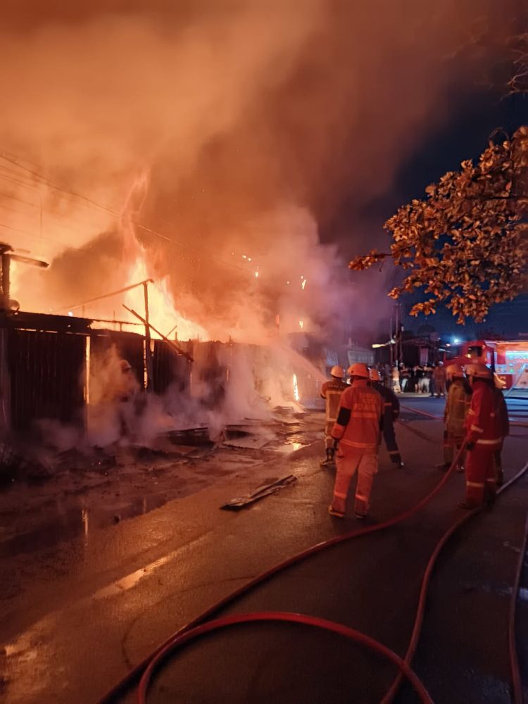 3 Kios Hangus Terbakar di Kecamatan Sukajadi