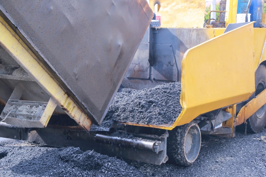 Dinas PUPR Pekanbaru Lanjutkan Overlay ke Jalan Paus