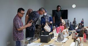 Lelang KPK Dimulai Hari Ini! Ada Rumah, iPhone, hingga Baju Sutra, Cek Harganya
