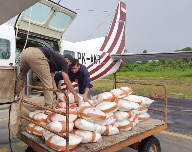 Tim OMC Riau Sudah Habiskan 3 Ton Garam dalam Dua Hari