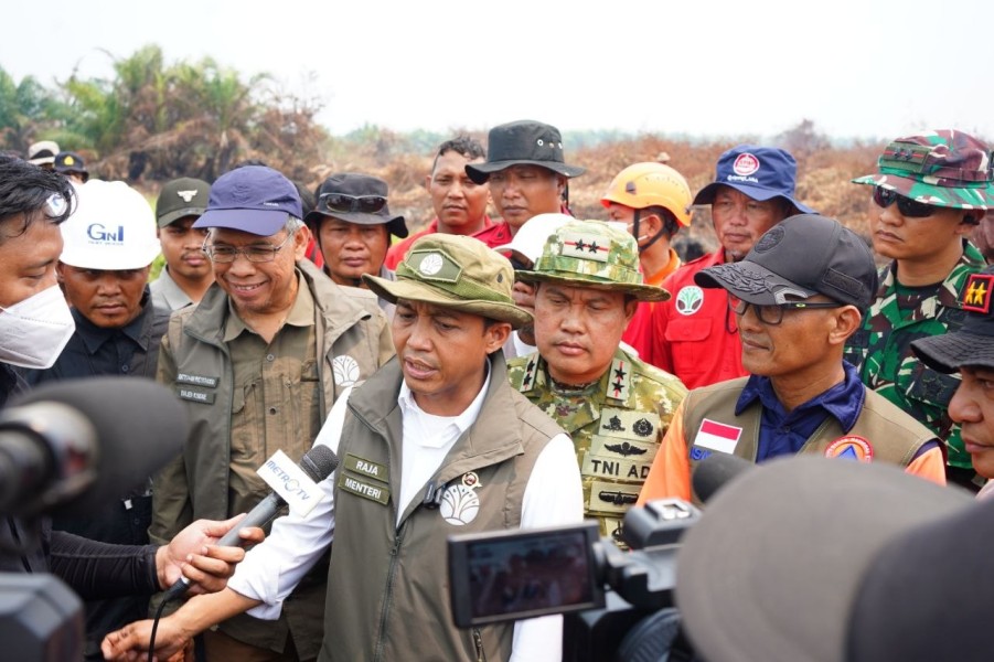 Atasi Karhutla Riau, Pemerintah Tambah Helikopter Water Bombing dan Modifikasi Cuaca