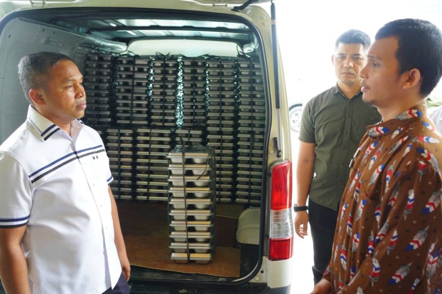 Pantau Program MBG, Gubri Kunjungi Dua Sekolah