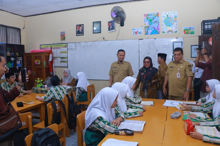 Walikota Tinjau Pelaksanaan Program Pekanbaru Cinta Alquran di SMPN 4