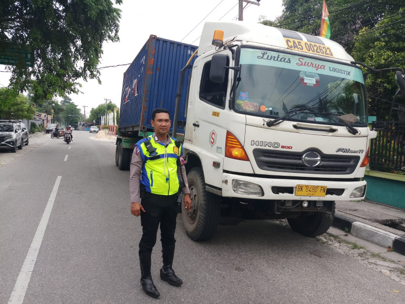 Langgar Aturan, 20 Truk Tonase Besar Ditilang