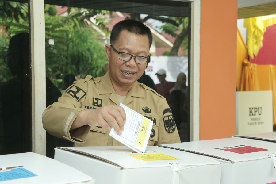 Memilih di TPS 19 Tangkerang Tengah,Sekda Pekanbaru Berharap Partisipasi Pemilih di Pemilu 2024  Bisa Tinggi