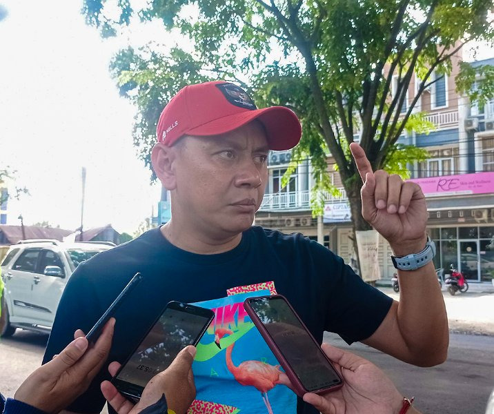 Digunakan Sebagai Jalur Alternatif,Dinas PUPR Pekanbaru Tambal Sulam Jalan Ronggowarsito