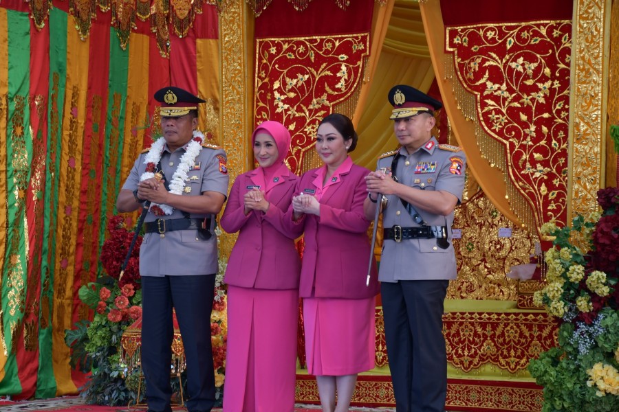 Inspektur Jenderal Polisi Arman Achdiat resmi menjabat sebagai Kepala Kepolisian Daerah Riau