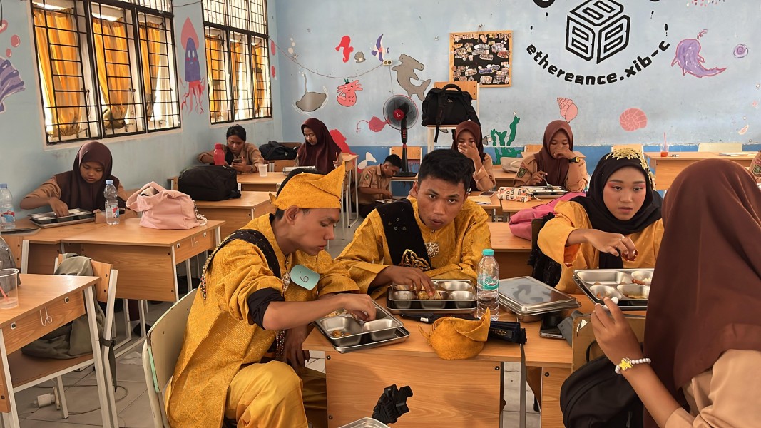 586 Ribu Anak Riau Telah Terima Program MBG