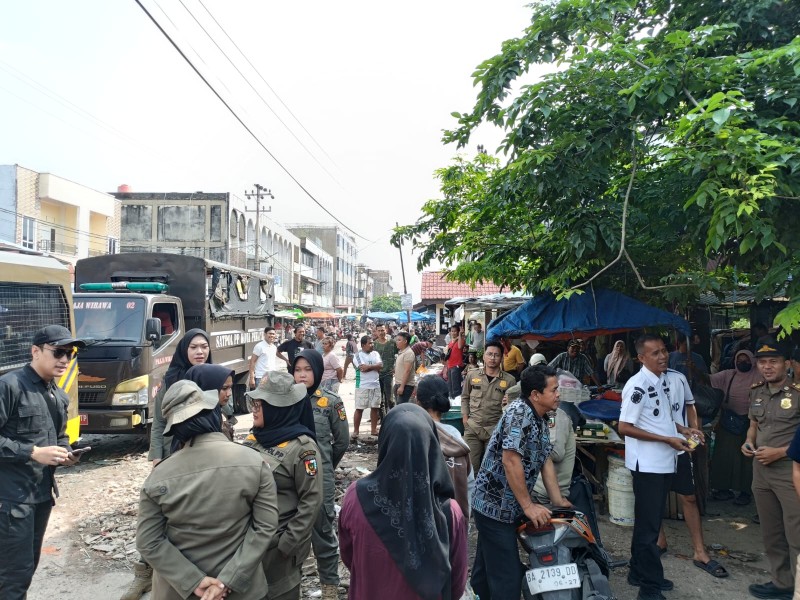 Pemko Pekanbaru Beritangan Kepada Pedagang Jalan Teratai Untuk Segera Pindah