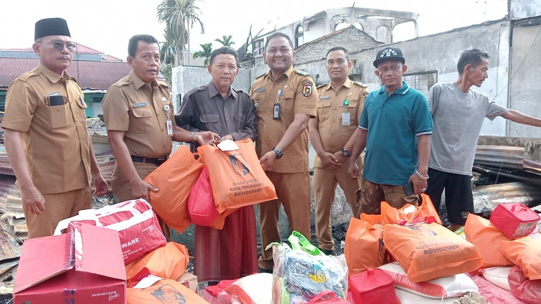 Pemko Pekanbaru Beri Bantuan ke Warga Korban Kebakaran Rumah