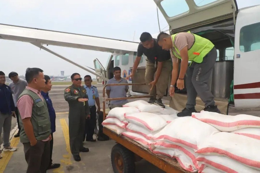 Tiga Ton Garam Hari Ini Disemai di Tujuh Wilayah Riau