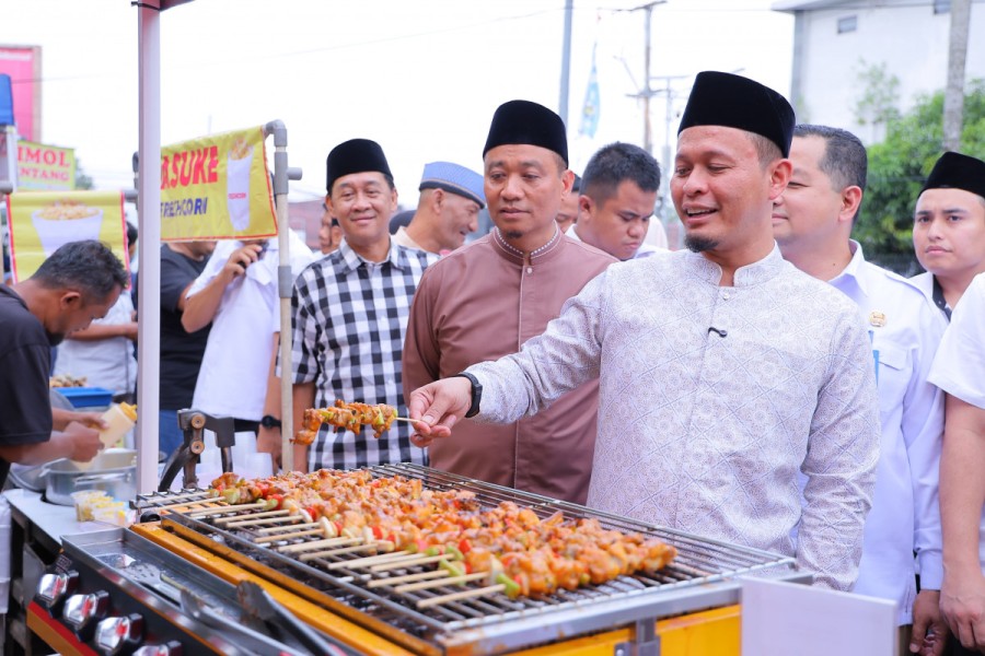 Walikota dan Wawako Pekanbaru Kunjungi Pasar Ramadhan di WR Supratman