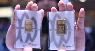Harga Emas Antam Merosot