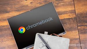 Ratusan Sekolah di Pekanbaru Terima Bantuan Laptop Chromebook