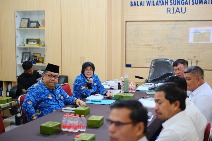 Dapat Jaringan Irigasi Terbanyak, Bupati Siak Kejar Solusi Permanen Air ke Sawah Petani