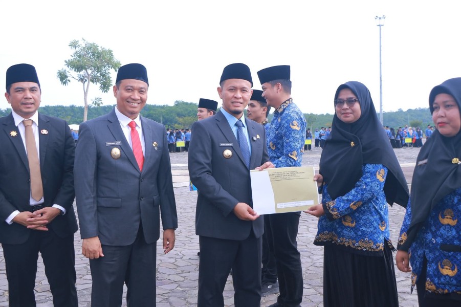 Wali Kota Pekanbaru Serahkan SK PPPK Tahap Kedua