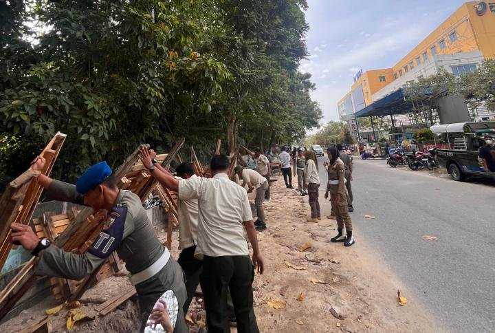 Satpol PP Pekanbaru Kembali Bongkar Bangunan Liar di Sekitar RS Prima
