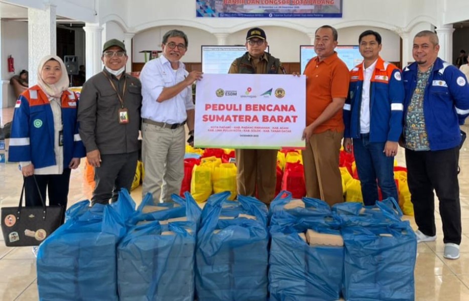 SKK Migas Sumbagut dan PT BSP Salurkan Ratusan Paket Bantuan untuk Korban Banjir Longsor di Sumbar