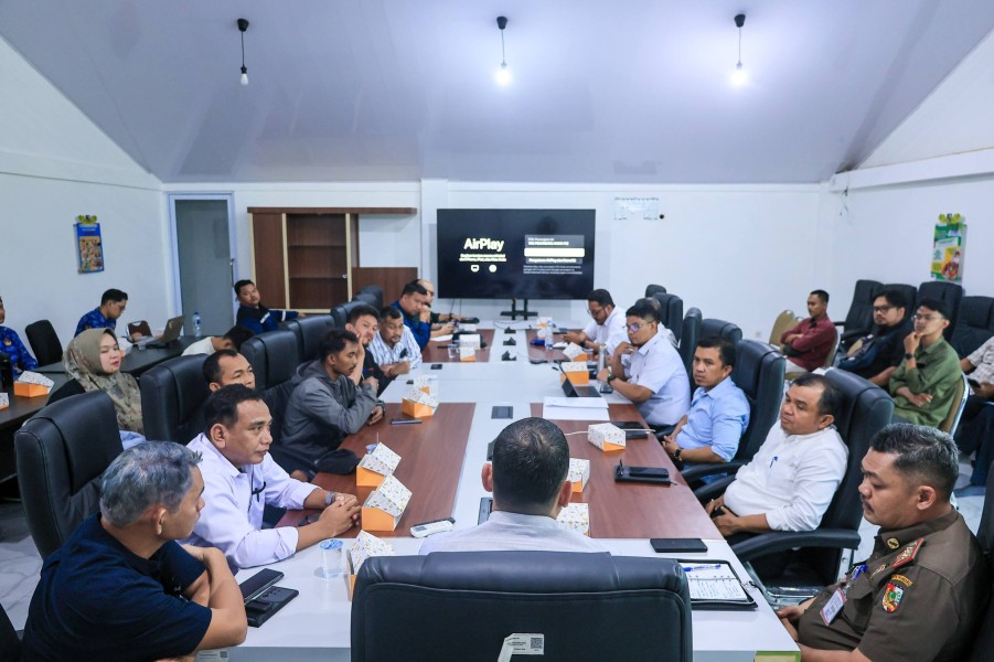 Pemko Pekanbaru Mulai Tertibkan Kabel Fiber Optik Udara di 4 Ruas Jalan