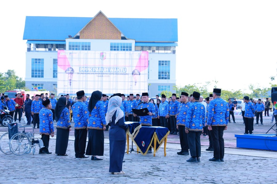 5.137 Pegawai Pemerintah dengan Perjanjian Kerja (PPPK) Paruh Pemerintah kota  Pekanbaru di Lantik 